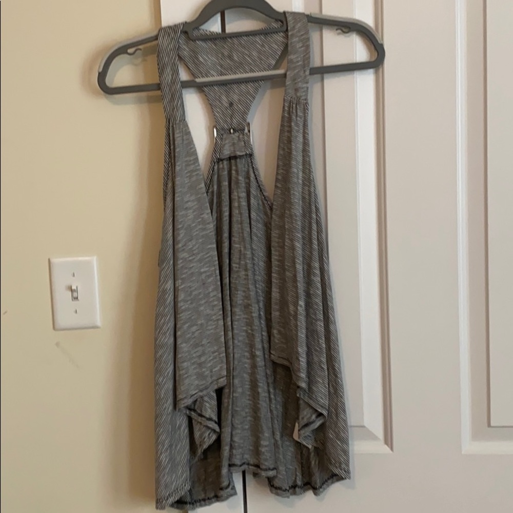 Threads Women’s Vest - Picture 2 of 8
